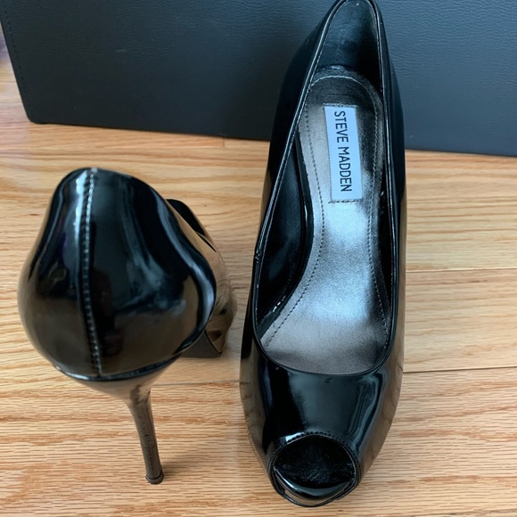 Steve Madden black open-toe patent leather pumps - Picture 4 of 5